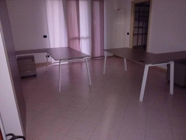 Locale Commerciale in affitto a San Donato, Sorbolo