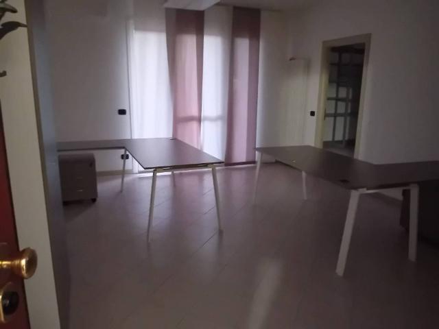 Locale Commerciale in affitto a San Donato, Sorbolo