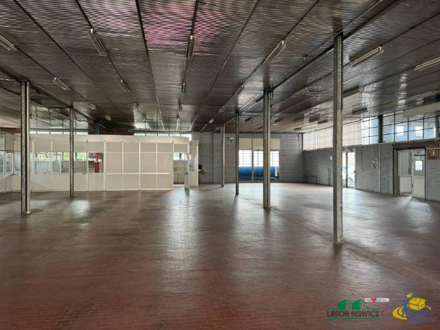 Locale Commerciale in affitto a Parma, Crocetta