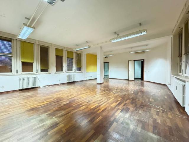 Locale Commerciale in affitto a Lubiana, Sorbolo