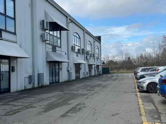 Locale Commerciale in affitto a Parma, San Donato