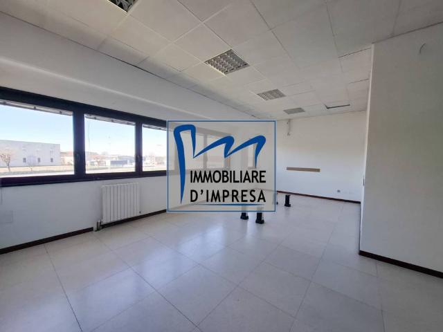 Locale Commerciale in affitto a Cittadella, Sorbolo