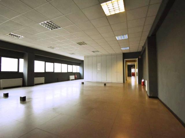 Locale Commerciale in affitto a Parma