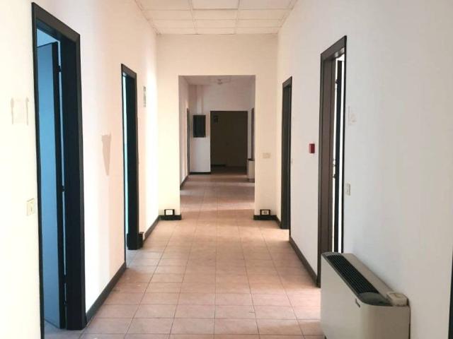 Locale Commerciale in affitto a Parma, San Lazzaro