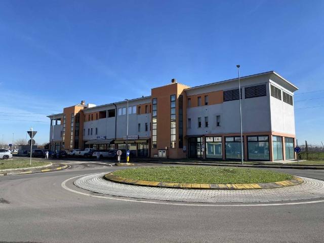 Locale Commerciale in affitto a Golese, Sorbolo