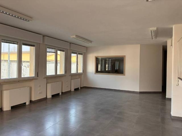 Locale Commerciale in affitto a San Pancrazio, Sorbolo