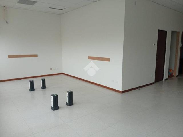 Locale Commerciale in affitto a Cittadella, Sorbolo