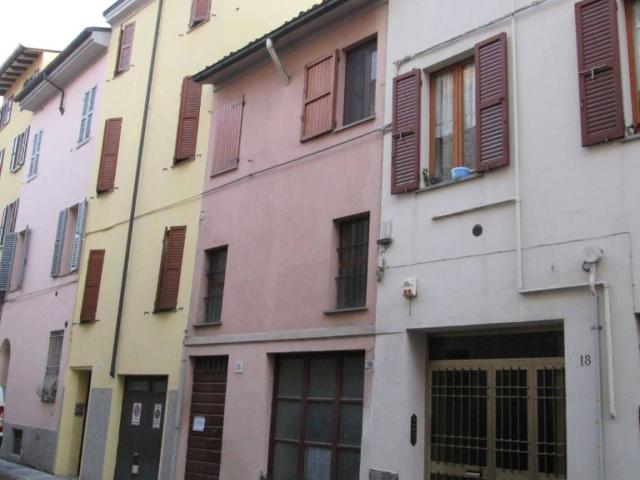 Locale Commerciale in affitto a Parma, Oltretorrente