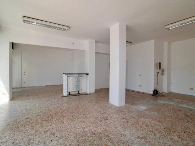 Locale Commerciale in affitto a Golese, Sorbolo