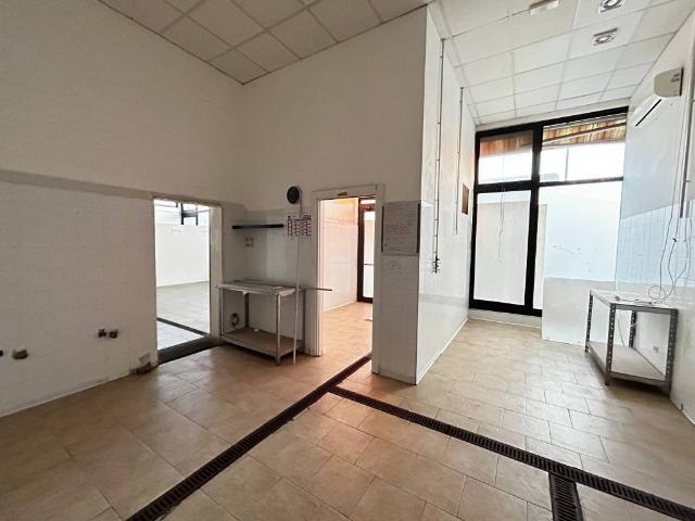 Locale Commerciale in affitto a Parma, Baganzola