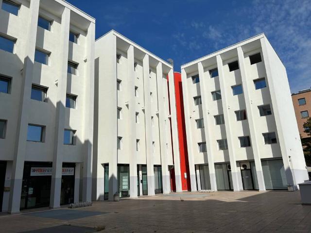 Locale Commerciale in affitto a Parma, Cornocchio