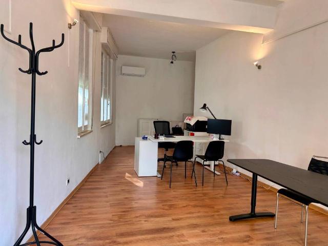 Locale Commerciale in affitto a Cinghio, Sorbolo