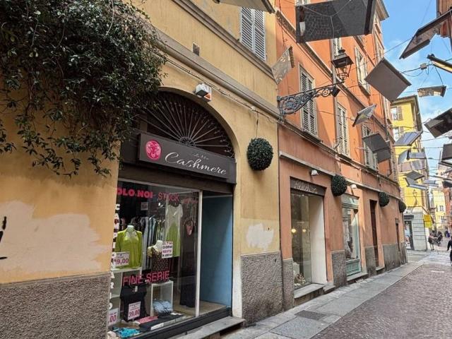 Locale Commerciale in affitto a Parma Centro, Sorbolo