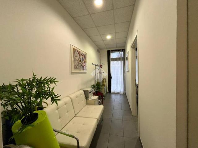 Locale Commerciale in affitto a Pablo, Sorbolo