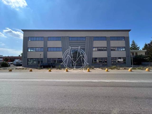Locale Commerciale in affitto a Vicopò, Sorbolo