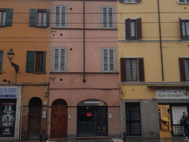 Locale Commerciale in affitto a Parma, Oltretorrente