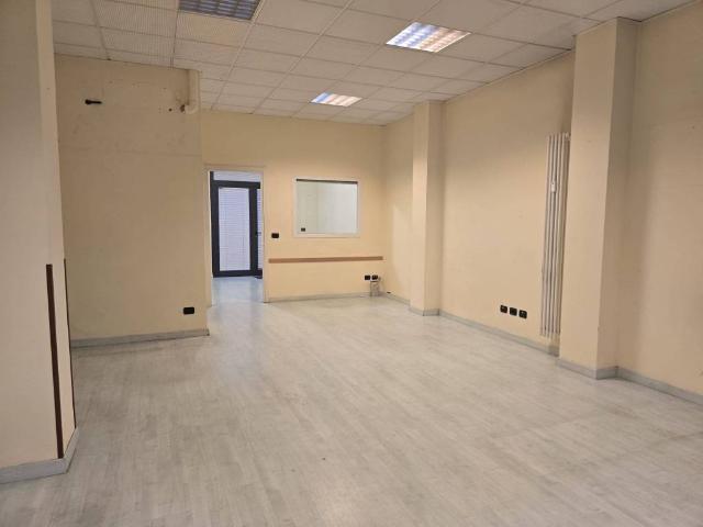 Locale Commerciale in affitto a Pablo, Sorbolo