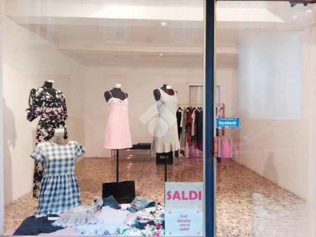 Locale Commerciale in affitto a Parma Centro, Sorbolo