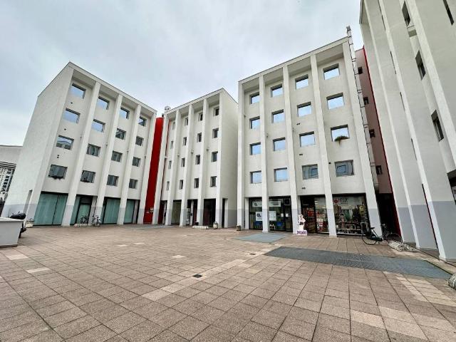 Locale Commerciale in affitto a Pablo, Sorbolo