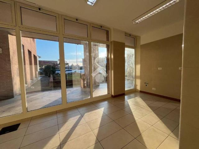 Locale Commerciale in affitto a San Pancrazio, Sorbolo