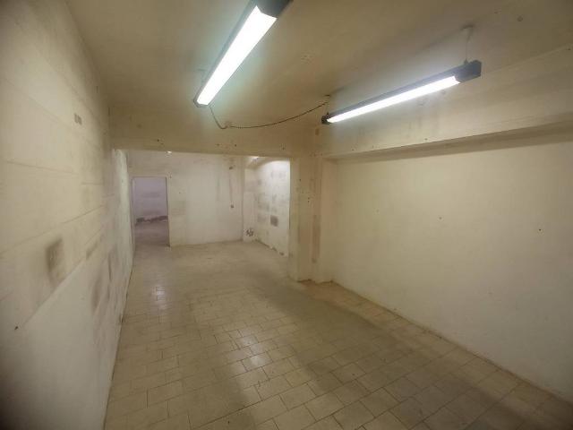 Locale Commerciale in affitto a Parma, Cornocchio