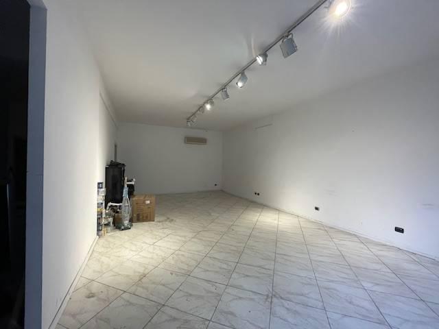 Locale Commerciale in affitto a Lubiana, Sorbolo