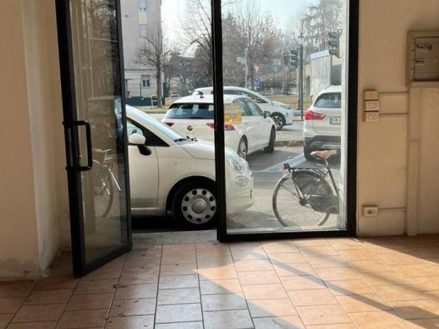 Locale Commerciale in affitto a Parma, Cornocchio