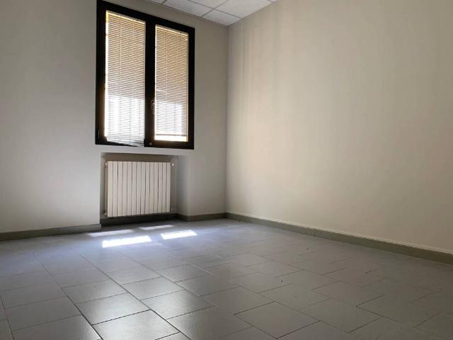 Locale Commerciale in affitto a San Leonardo, Sorbolo
