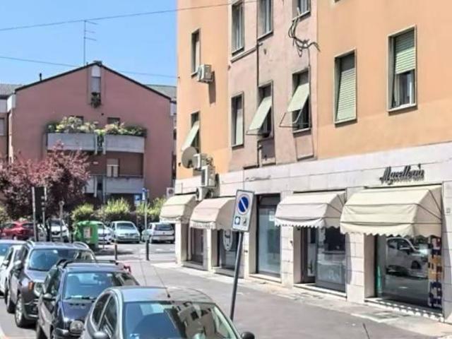 Locale Commerciale in affitto a Parma, San Leonardo