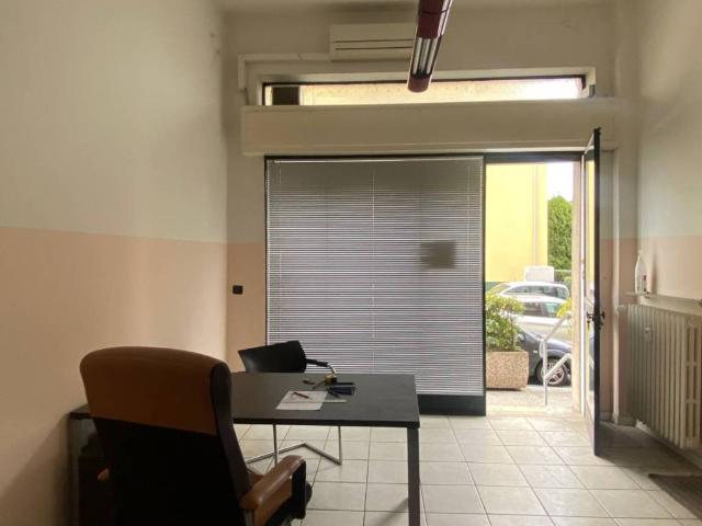 Locale Commerciale in affitto a Parma, Moletolo