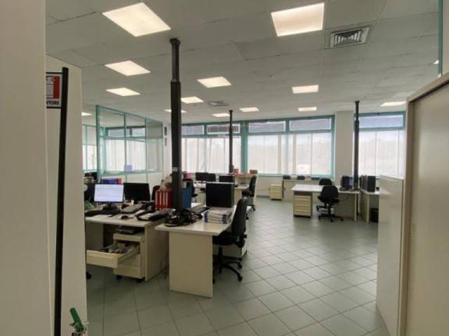 Locale Commerciale in affitto a Parma, Parma Centro