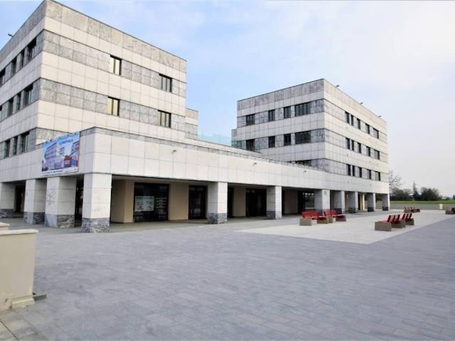 Locale Commerciale in affitto a Parma