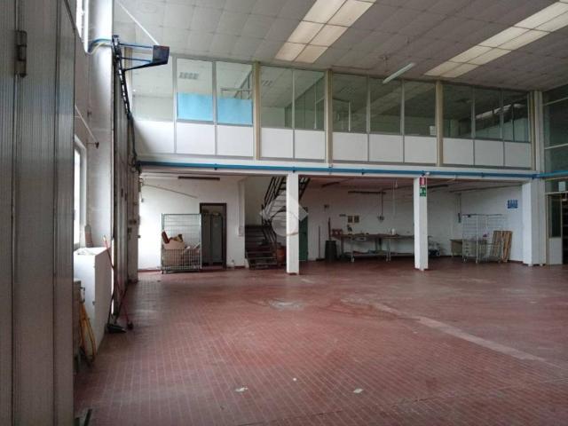 Locale Commerciale in affitto a Vigatto, Sorbolo