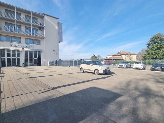 Locale Commerciale in affitto a Sorbolo, Reggio Emilia