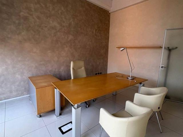 Locale Commerciale in affitto a Pablo, Sorbolo