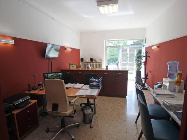 Locale Commerciale in affitto a Pasian Di Prato, Friuli-Venezia Giulia