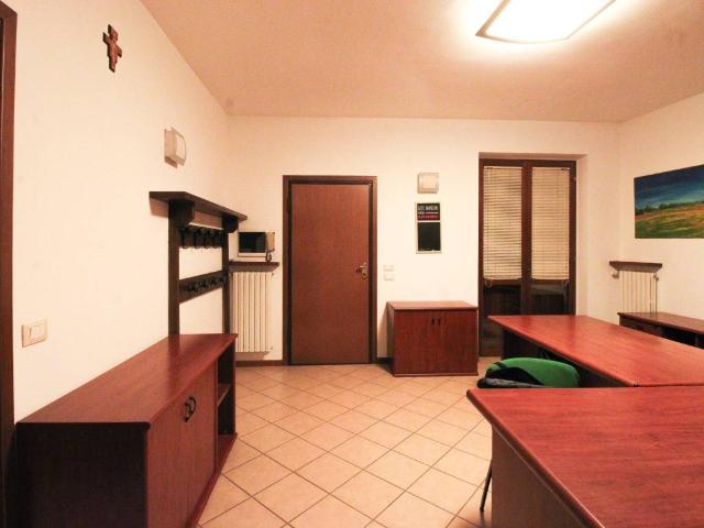 Locale Commerciale in affitto a Monterotondo, Passirano