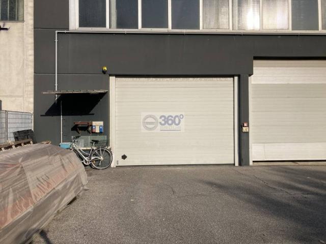 Locale Commerciale in affitto a Passirano, Lombardia