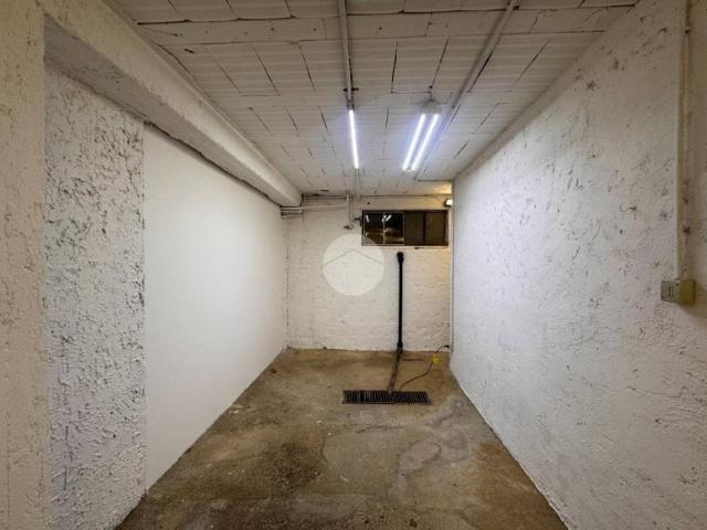 Locale Commerciale in affitto a Monterotondo, Passirano
