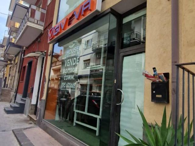 Locale Commerciale in affitto a Paternò, Catania