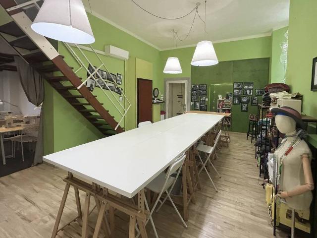 Locale Commerciale in affitto a Borgo Ticino, Pavia