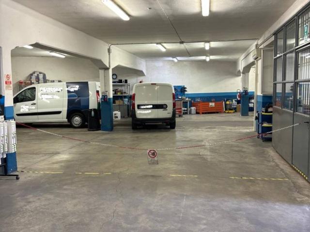 Locale Commerciale in affitto a Pavia