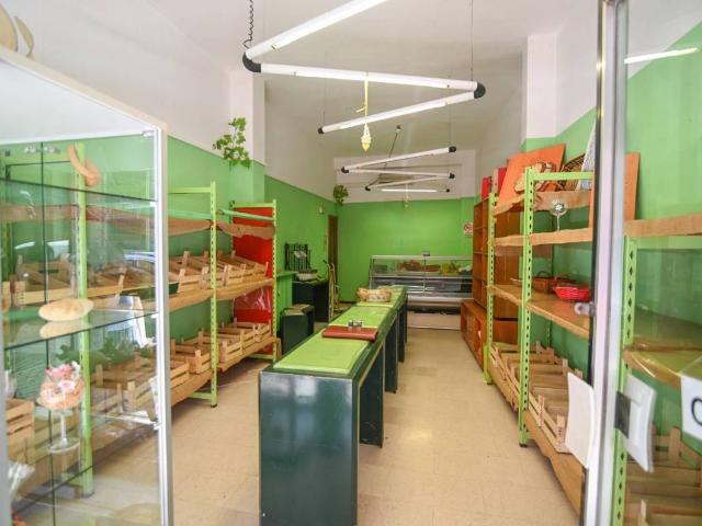 Locale Commerciale in affitto a Borgo Ticino, Pavia