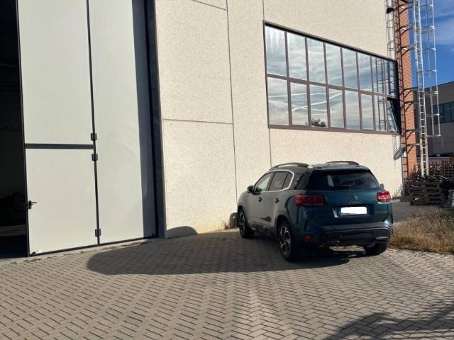 Locale Commerciale in affitto a Pavia