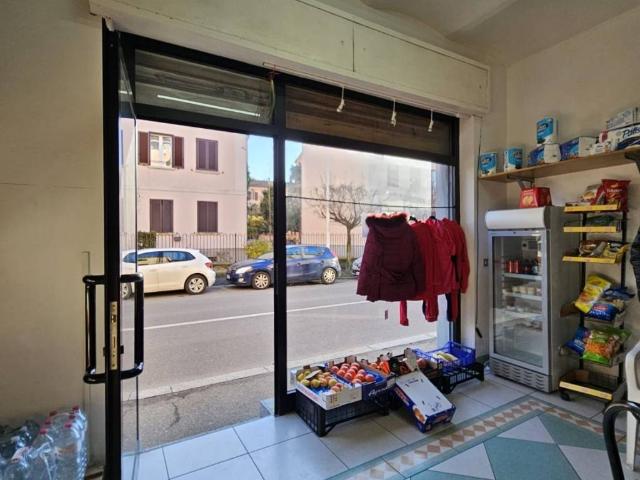 Locale Commerciale in affitto a Pavia, Lombardia