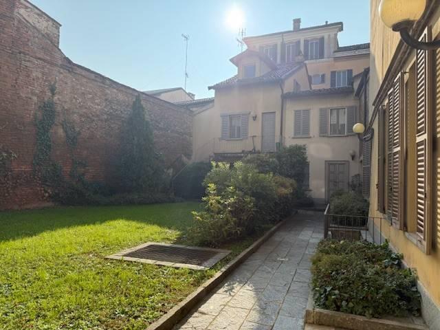 Locale Commerciale in affitto a Pavia