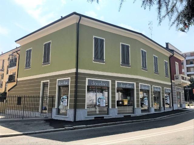 Locale Commerciale in affitto a Pavia, Lombardia