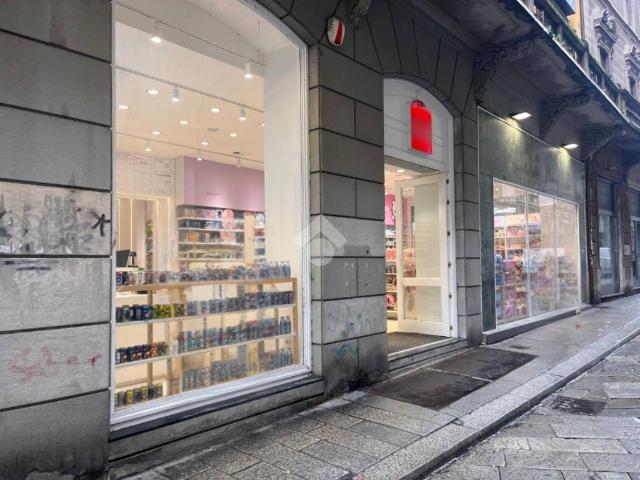 Locale Commerciale in affitto a Borgo Ticino, Pavia