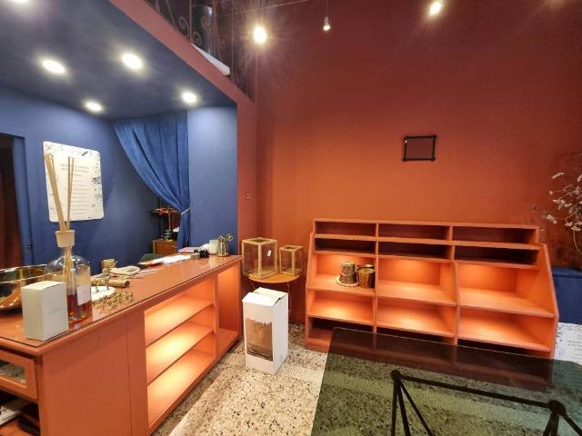 Locale Commerciale in affitto a Borgo Ticino, Pavia