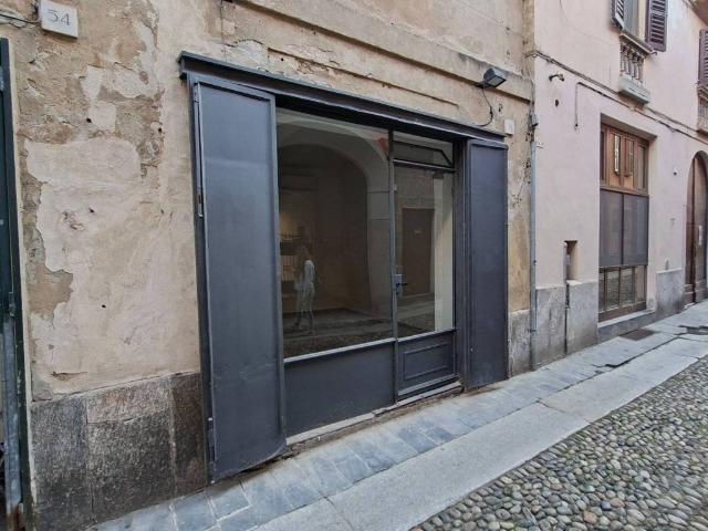 Locale Commerciale in affitto a Borgo Ticino, Pavia